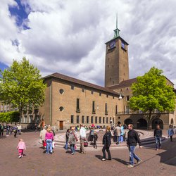 Gemeentehuis Enschede door www.hollandfoto.net (bron: Shutterstock)