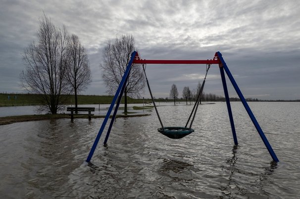 Speeltuin aan de rivier door MyStockVideo (bron: Shutterstock)
