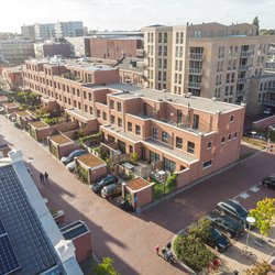 Nieuwbouwwijk in Amsterdam-Oost door StevenK (bron: Shutterstock)