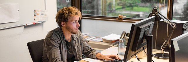 Phd student working door Maridav (bron: Shutterstock)