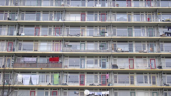 2015.11.27_Scheefwoner blijft zitten in goedkope corporatiewoning