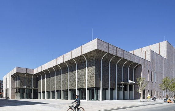 Nieuwe pand Theater Zuidplein door TheaterZuidplein (bron: Wikipedia Commons)