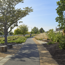 Mission Boulevard Linear Park door Marion Brenner (bron: Marion Brenner Photography)