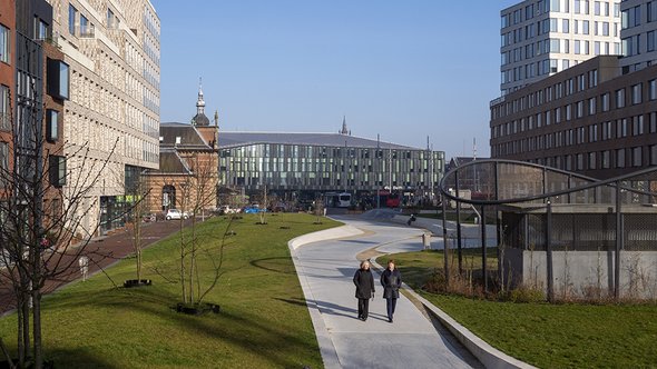 Parkje achter het station in Spoorzone, Delft door Nadine van den Berg (bron: Nadine van den Berg)