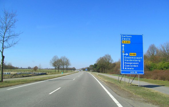 De provinciale weg N340 tussen Zwolle en Ommen door European Roads (bron: flickr)