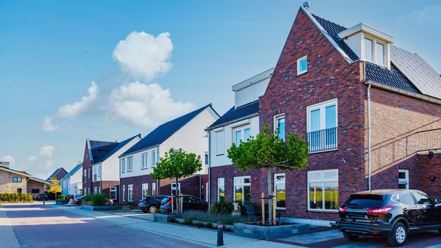 Woonwijk door fokke baarssen (bron: Shutterstock)