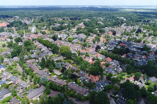 Luchtfoto van Laren door GLF Media (bron: Shutterstock)