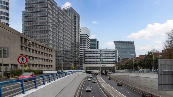 Kantoorpanden langs de A12 in Den Haag door Wolf-photography (bron: Shutterstock)