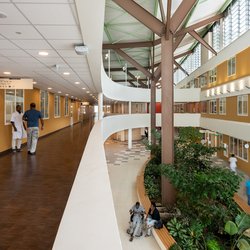 Ruimte voor ontmoeting in het Curaçao Medical Center door Roos Alderhoff (bron: Lyongo Juliana)