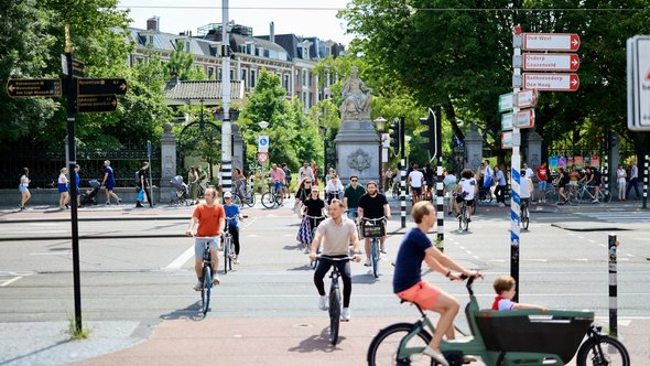 Fietsers in Amsterdam door Dutch_Photos (bron: Shutterstock)