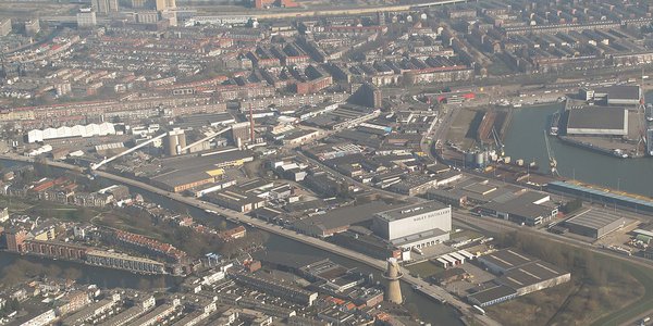 Schiedam-Zuid en Merwehaven door Michielverbeek (bron: Wikimedia Commons)