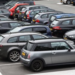 Parkeerplaats in Bussum door Stoqliq (bron: Shutterstock)