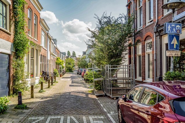 Smalle woonstraat in Utrecht door marek.marek (bron: Shutterstock)