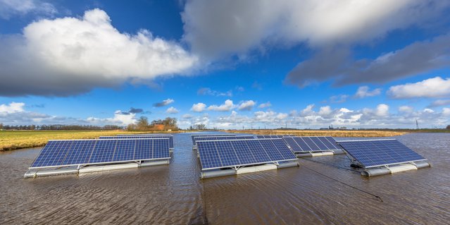 Zonnepanelen op water door Rudmer Zwerver (bron: Shutterstock)