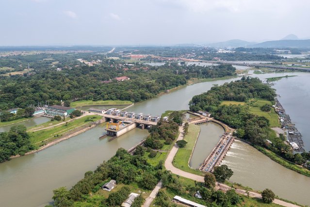 Bendung Curug Klari, Indonesië. Sluis, stuw en elektriciteitscentrale in de Ci-Tarum rivier door Luuk Kramer (bron: Nederlandse Waterwerken Wereldwijd)
