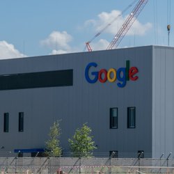 Datacenter Google - Eemshaven door Marieke Kramer (bron: Shutterstock)