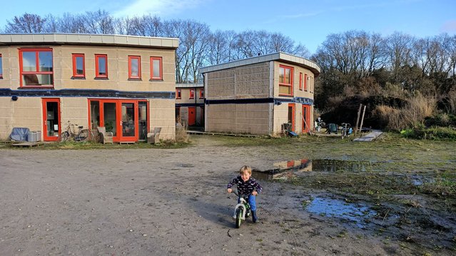 Eén van de jonge bewoners van het ecodorp door Ecodorp Boekel (bron: Ecodorp Boekel)