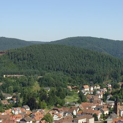 Landschap woningen bos - Pixabay door Steffen 962 (bron: Wikimedia Commons)