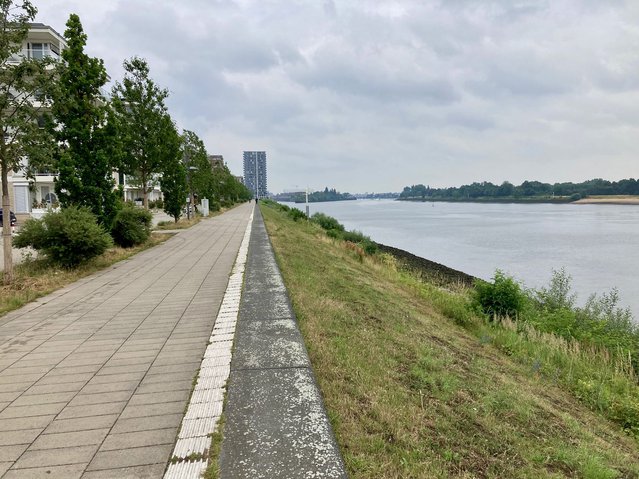 Kade met fietspad Überseestadt Bremen door Kees de Graaf (bron: Gebiedsontwikkeling.nu)