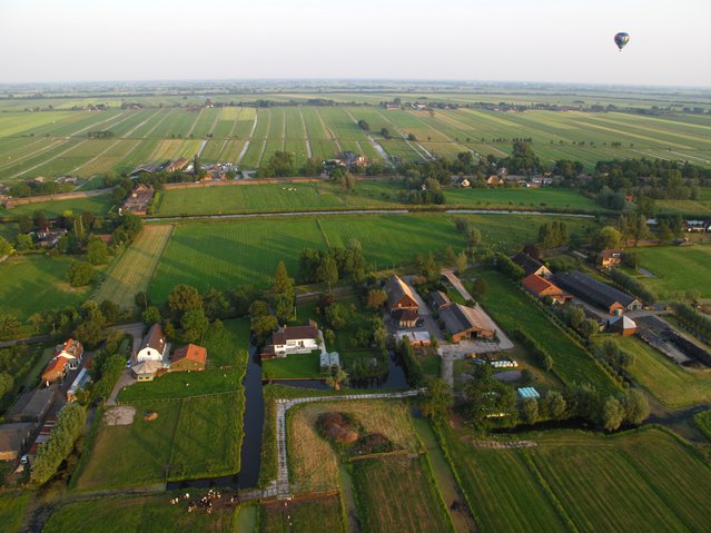 Luchtfoto boerenbedrijf door Eduard Pop (bron: shutterstock.com)