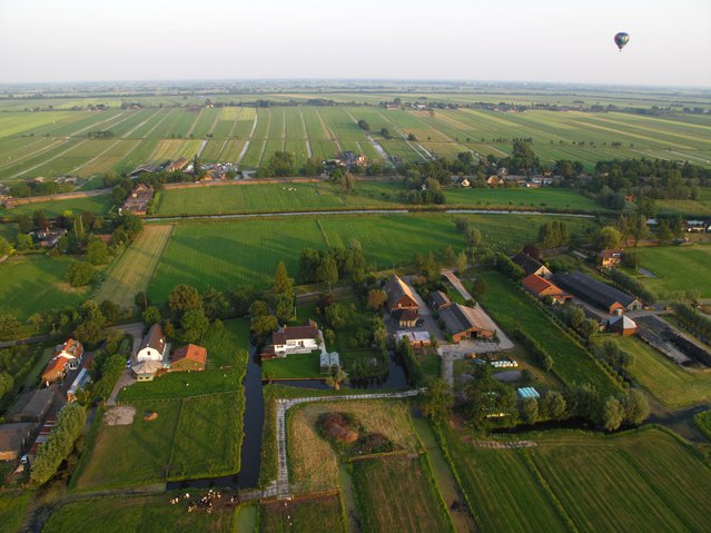 Luchtfoto boerenbedrijf door Eduard Pop (bron: shutterstock.com)