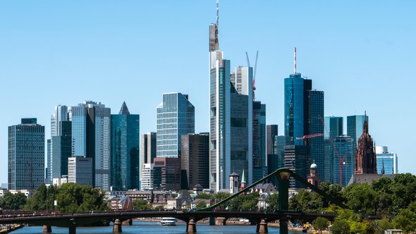 Skyline van Frankfurt door Byjeng (bron: Shutterstock)