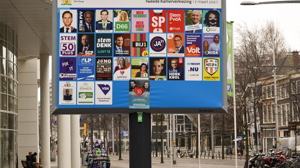 Verkiezingsposters 2021 door fotografiekb (bron: Shutterstock)