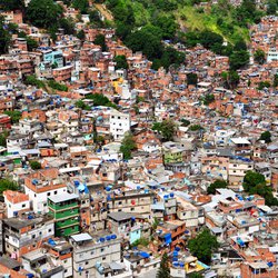 favela | wikimedia commons door chensiyuan (bron: Wikimedia commons)