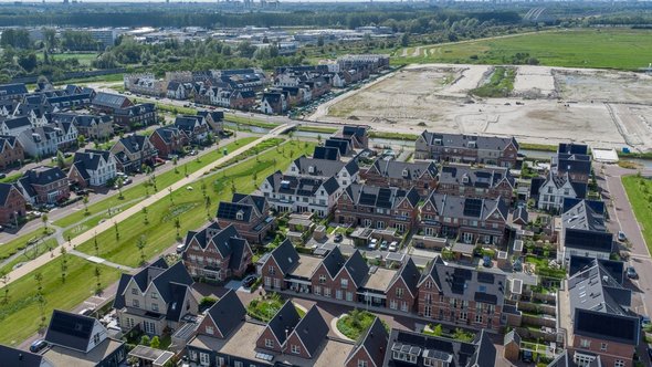 Luchtfot, Weespersluis, Weesp door Swen van de Vlierd (bron: shutterstock)