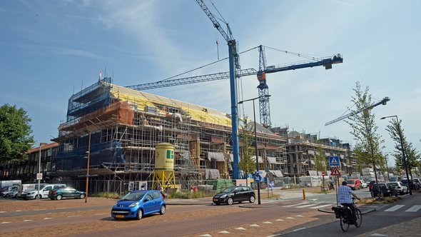 "flats nieuwbouw lange nieuwstraat ijmuid" (Public Domain) by Summers Day 333