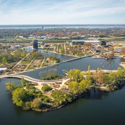 Vogelvlucht van Almere door Pavlo Glazkov (bron: Shutterstock)