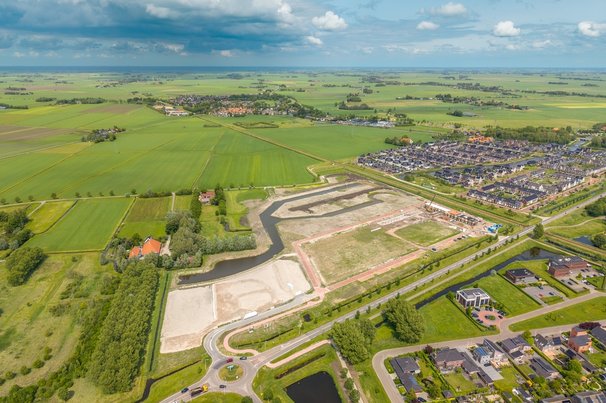 Luchtfoto van Sneek, Friesland door Thomas Roell (bron: Shutterstock)