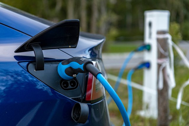 Elektrisch laden door Maarten Zeehandelaar (bron: Shutterstock)