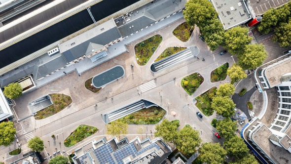 Luchtfoto van het vernieuwde Stationsplein in Zwolle door Gemeente Zwolle (bron: Stedenbouw & Architectuur)