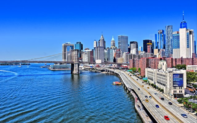 Busy FDR Drive and Brooklyn Bridge door Gennady Stetsenko (bron: Shutterstock)