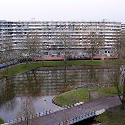 bijlmer amsterdam door Hilton1949 (bron: English Wikipedia)