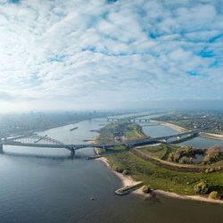 Luchtfoto van de ruimte voor het rivierproject bij Nijmegen door Donaldb (bron: Shutterstock)