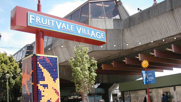 "Fruitvale BART Station" (CC BY-SA 2.0) by neighborhoods.org door Eric Fredericks (bron: Flickr)