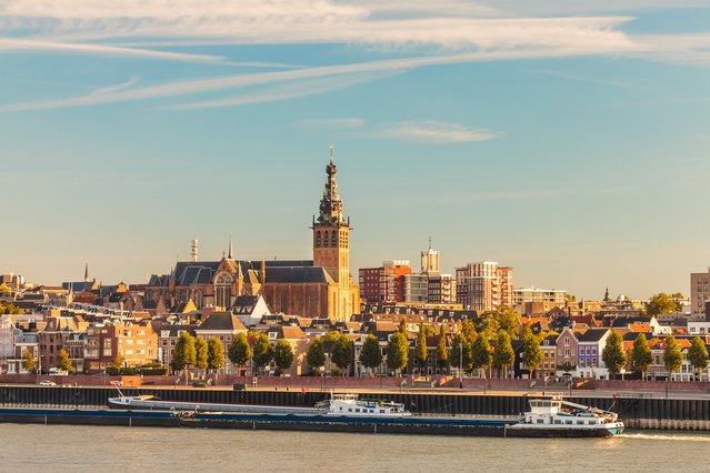 Nijmegen met de Waal door Martin Bergsma (bron: shutterstock.com)