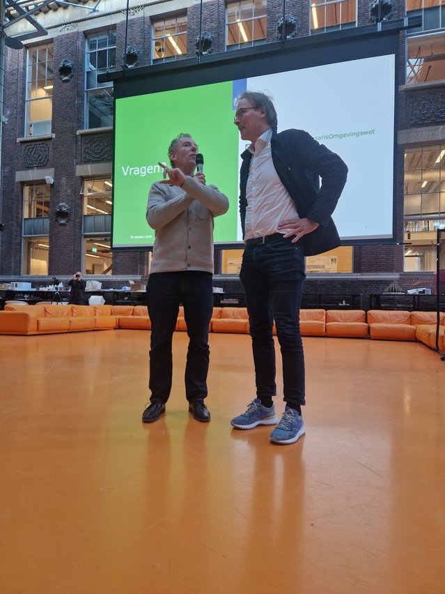 Guido Wallagh met Staf Depla door Saskia Voest (bron: Gemeente Almere)