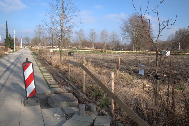 Opgebroken straat op het voormalige Floriadeterrein door Noël van Dooren (bron: Noël van Dooren)