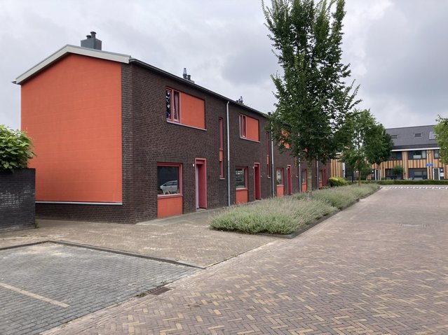 Een van de twee overgebleven rijtjes wederopbouwwoningen in Velve-Lindenhof door Teun van den Ende (bron: Teun van den Ende)