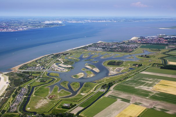 Vogelvlucht primaire waterkering door Sky Pictures (bron: Provincie Zeeland)
