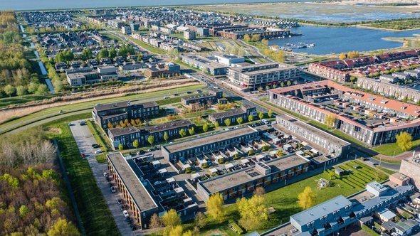 Modern green neighbourhood in Almere door Pavlo Glazkov (bron: Shutterstock)