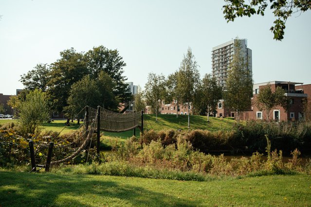 Karspelhof -> K-Buurt Amsterdam Zuid Oost foto door Maarten de Lobel (bron: https://maartendelobel.com/)