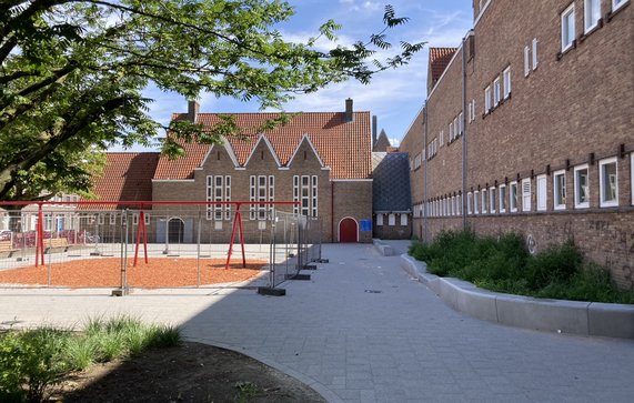 School Zwartewaalstraat Tarwewijk door Teun van den Ende (bron: Teun van den Ende)