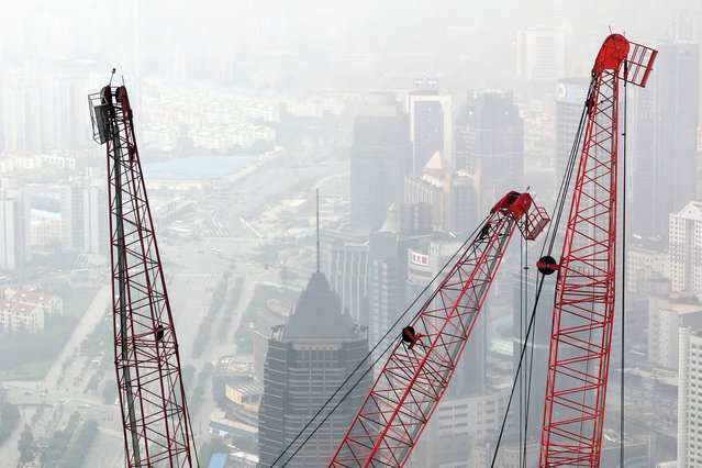 Beeld van de forse bouwwoede in Shanghai, de stad gaat schuil onder de smog. door Peggy und Marco Lachmann-Anke (bron: Pixabay)