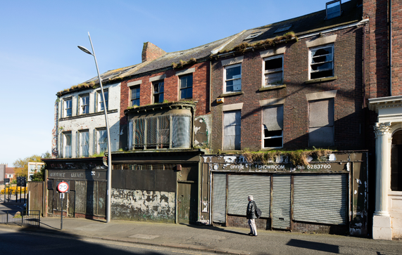 Pop Recs - Before door Alun Bull (bron: Historic England Archive)