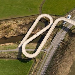 Liniebrug over het Amsterdams Rijnkanaal door MyStockVideo (bron: Shutterstock)