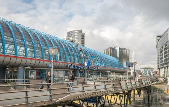 Station Amsterdam Sloterdijk door Erik Laan (bron: shutterstock)